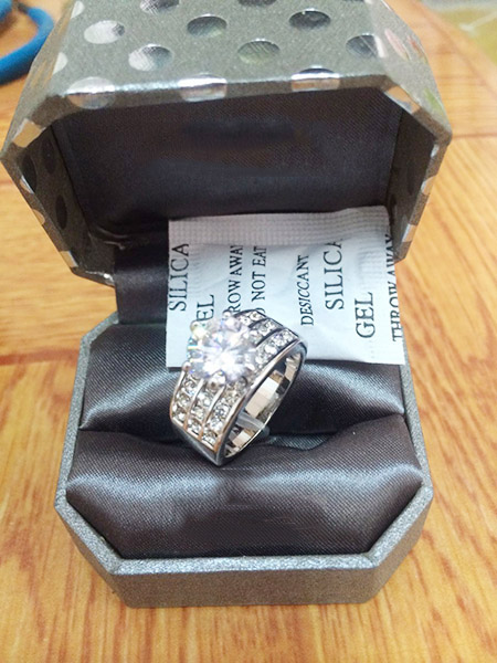 珠宝业弹性胶钉绑定